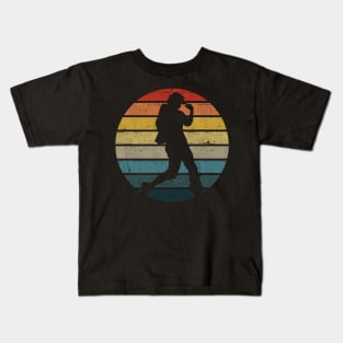 Breakdance Dancer Silhouette On A Distressed Retro Sunset print Kids T-Shirt